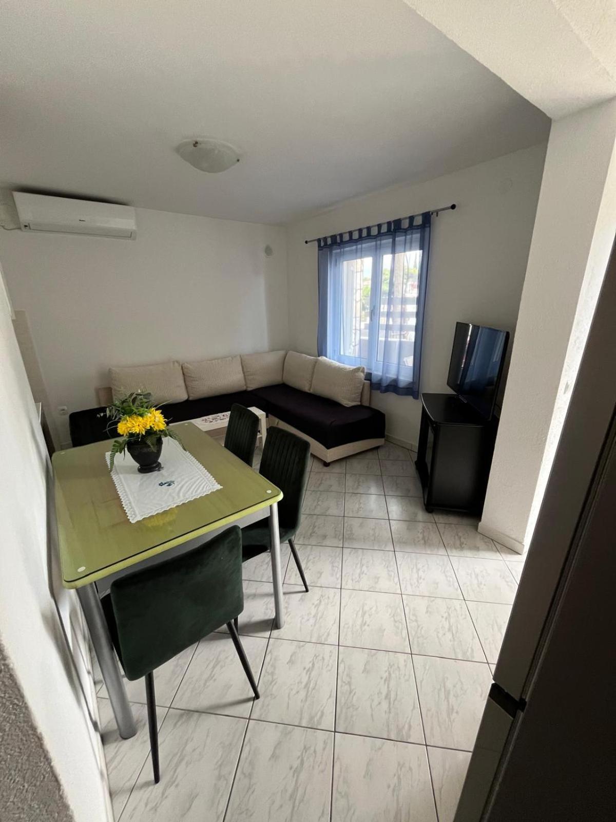 Apartmani Ana Juricev Vodice 보디체 외부 사진