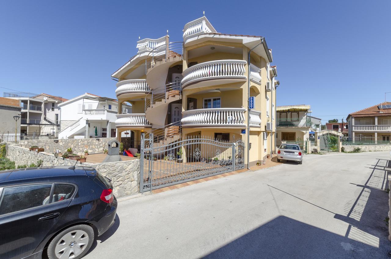 Apartmani Ana Juricev Vodice 보디체 외부 사진
